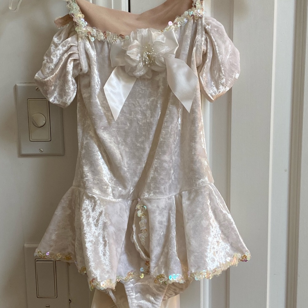 Girls dance costume size 8-10